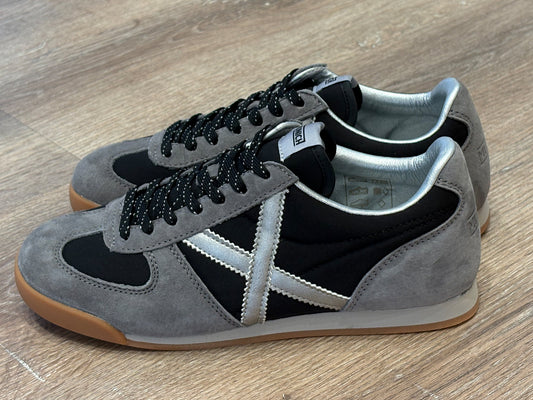 Munich 4921011 Zapatilla deportiva Casual Negro /Plata cordon Mujer