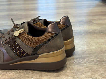 Memory 26M578 Zapato deportivo cuña cordones café mujer
