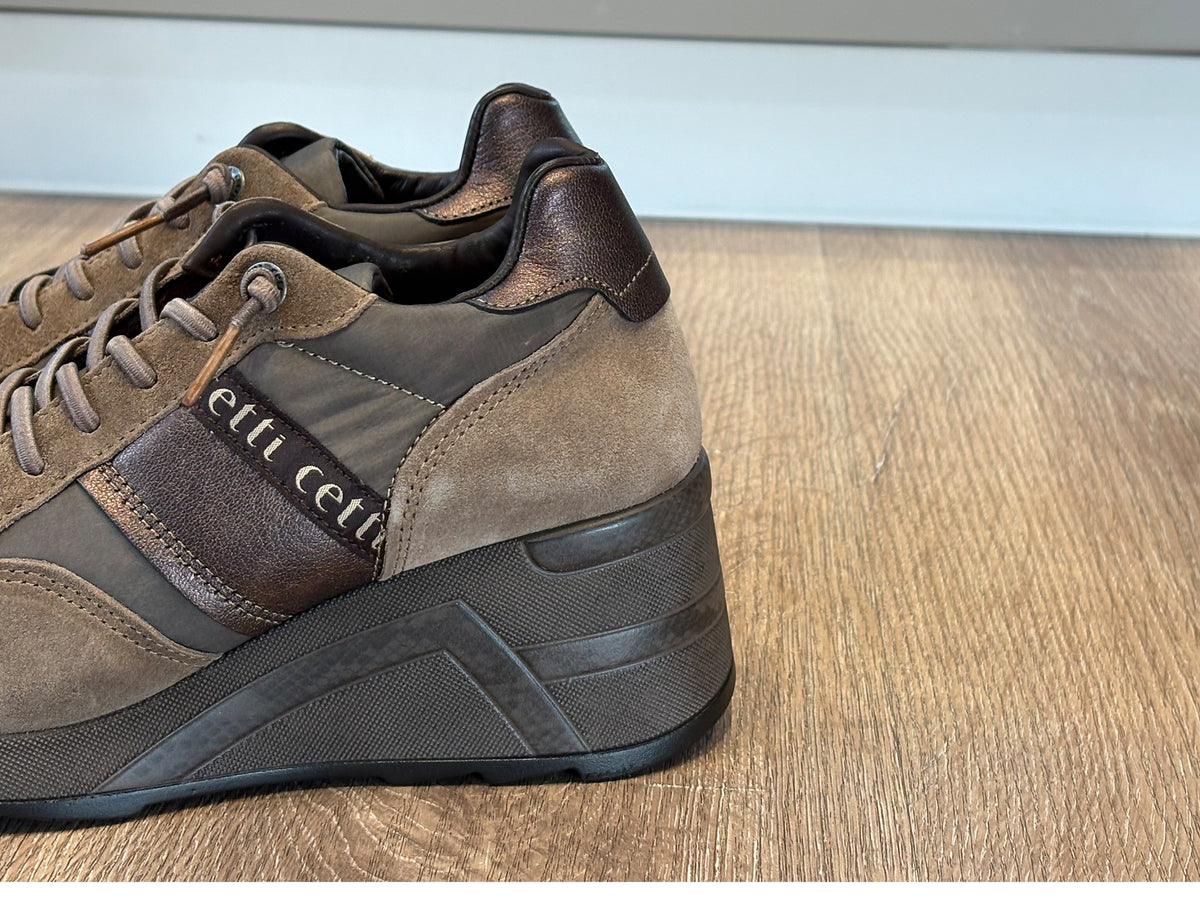 Cetti C-1426 SRA Ante Mesh Oxido Sneaker Cuña Piel Taupe Mujer