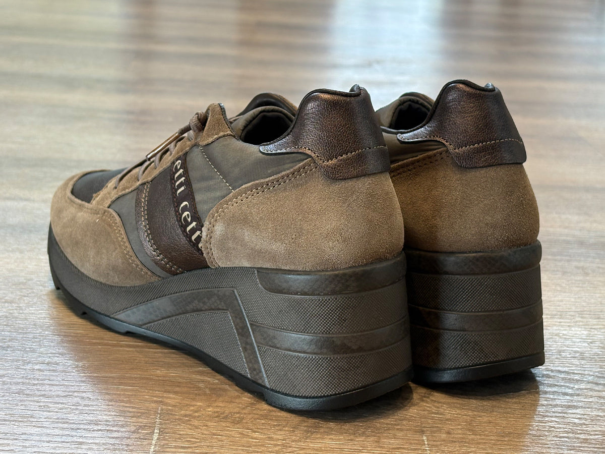 Cetti C-1426 SRA Ante Mesh Oxido Sneaker Cuña Piel Taupe Mujer